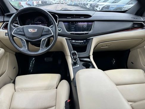 Used 2017 Cadillac XT5 Luxury w/ Driver Awareness Package image 10