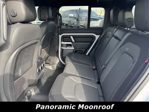 Used 2023 Land Rover Defender 110 X-Dynamic SE image 5