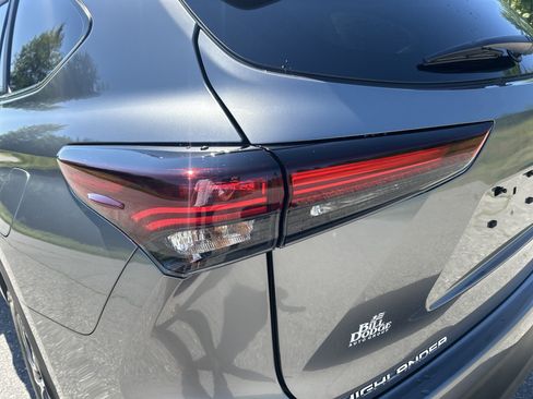 Used 2026 Toyota Highlander XLE AWD/4WD image 11