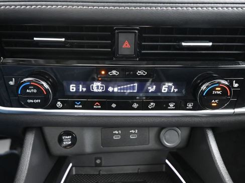 Used 2024 Nissan Rogue SL w/ SL Premium Package image 21