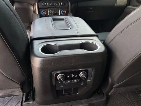Used 2024 Chevrolet Suburban High Country AWD/4WD image 21