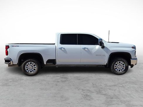 Used 2025 Chevrolet Silverado 2500 LTZ w/ LTZ Convenience Package AWD/4WD image 12