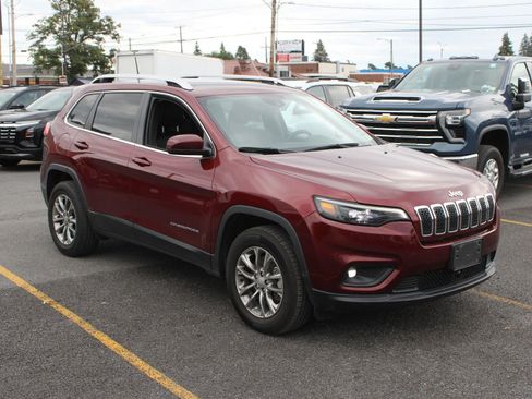 Used 2021 Jeep Cherokee Latitude Plus w/ Sun & Sound Group AWD/4WD image 3