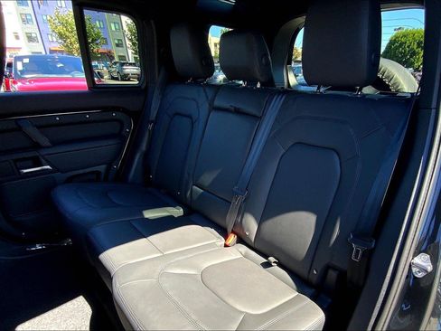 New 2025 Land Rover Defender 110 X-Dynamic SE image 11