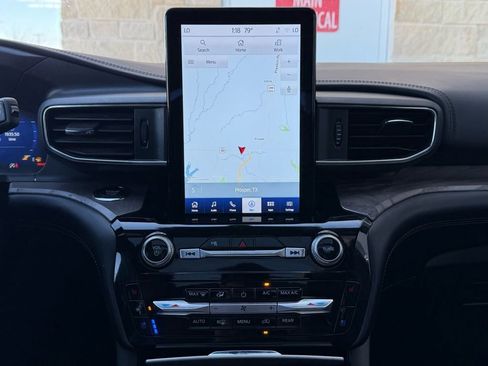 Used 2023 Ford Explorer Platinum w/ Technology Package image 13