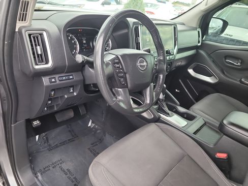 Used 2025 Nissan Frontier SV w/ SV Convenience Package image 17