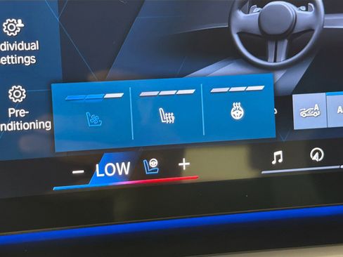 Used 2025 BMW M5 Touring image 22