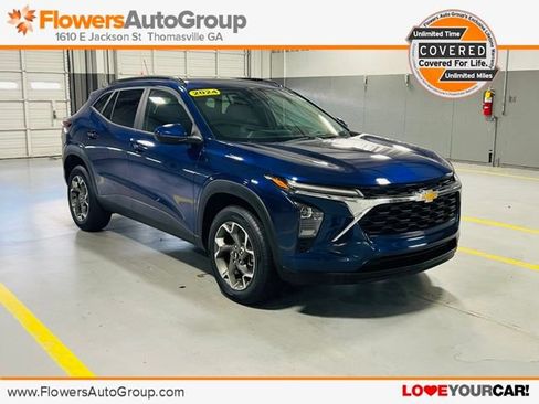 Used 2024 Chevrolet Trax LT w/ Driver Confidence Package FWD image 1