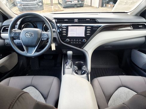 Used 2019 Toyota Camry LE FWD image 40