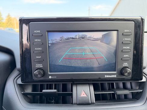 Used 2022 Toyota RAV4 LE image 21