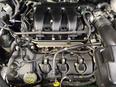 Used 2018 Ford Explorer XLT w/ Equipment Group 202A image 30