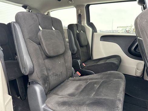 Used 2016 Dodge Grand Caravan SXT image 24