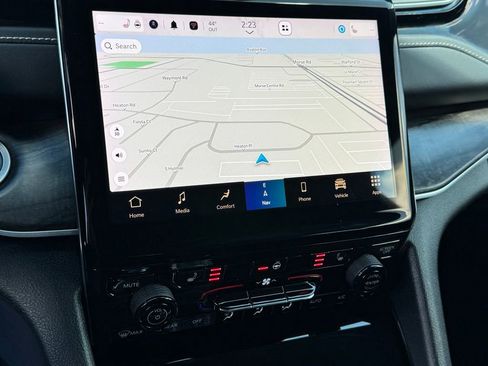 Used 2023 Jeep Grand Cherokee 4WD 4xe image 23