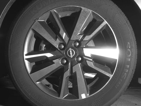 Used 2025 Nissan Versa SV image 12