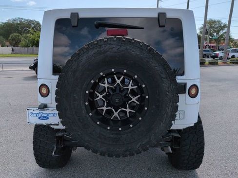 Used 2016 Jeep Wrangler Unlimited Sahara AWD/4WD image 5