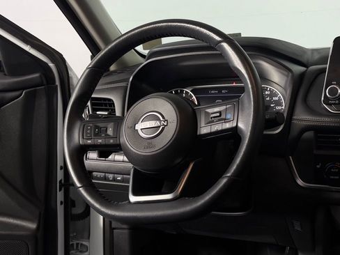Used 2024 Nissan Rogue SV w/ SV Premium Package FWD image 14