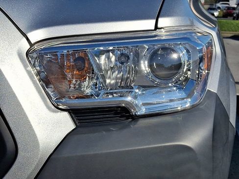 Used 2022 Toyota Tacoma SR RWD image 8