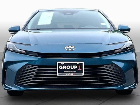 Used 2025 Toyota Camry LE w/ Convenience Package FWD image 4