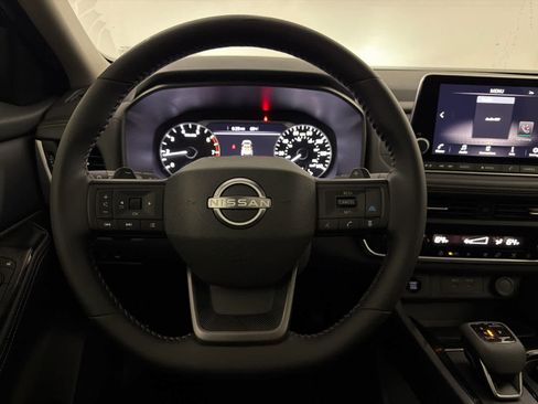 Used 2025 Nissan Rogue SV w/ SV Premium Package image 17