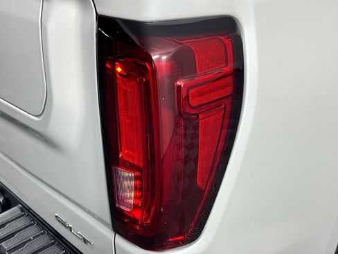 Used 2022 GMC Sierra 1500 SLT image 33