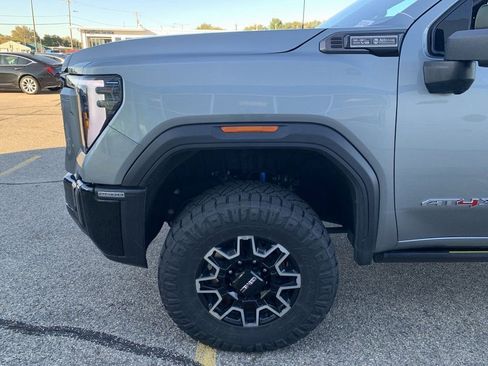Used 2024 GMC Sierra 2500 AT4X AWD/4WD image 3