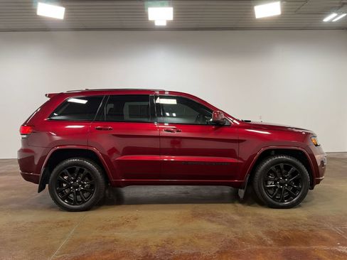 Used 2022 Jeep Grand Cherokee Laredo X AWD/4WD image 23