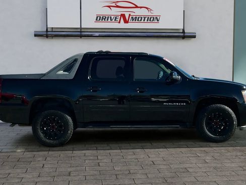 Used 2012 Chevrolet Avalanche LS image 3