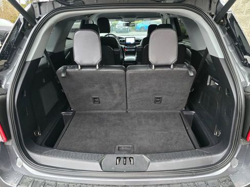 Used 2022 Ford Explorer Limited w/ Equipment Group 301A image 7