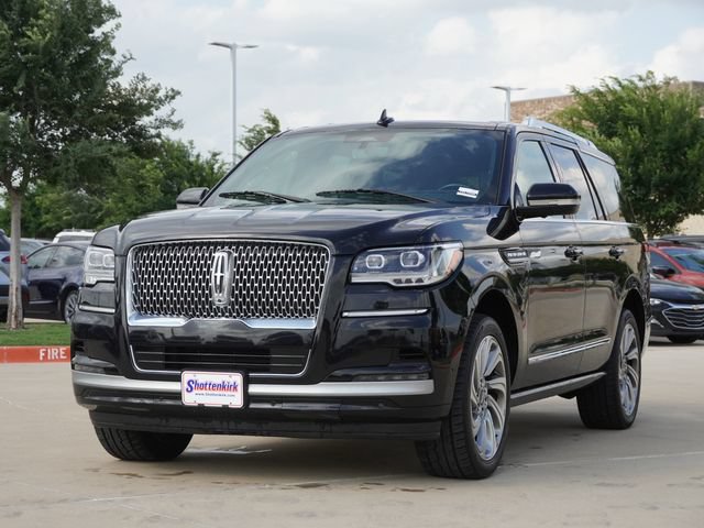 Used 2023 Lincoln Navigator Reserve AWD/4WD image 2