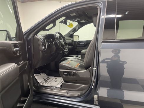 Used 2022 GMC Sierra 1500 AT4 w/ AT4 Preferred Package image 9