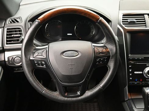 Used 2017 Ford Explorer Platinum image 21