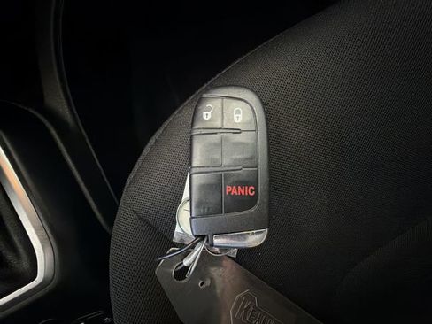 Used 2020 Jeep Renegade Latitude w/ LED Lighting Group FWD image 29