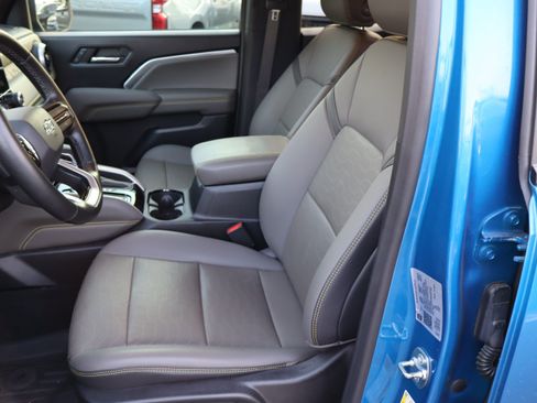 Used 2024 Chevrolet Colorado ZR2 w/ ZR2 Convenience Package III AWD/4WD image 18