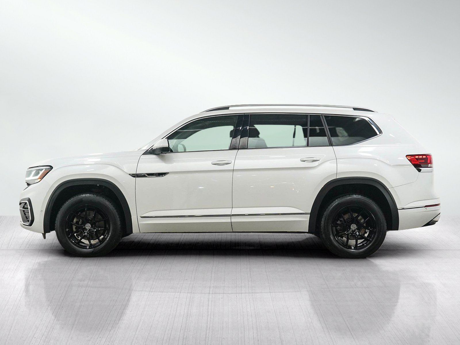 Used 2023 Volkswagen Atlas SEL Premium AWD/4WD image 2