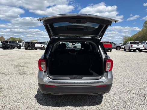 Used 2023 Ford Explorer XLT AWD/4WD image 12