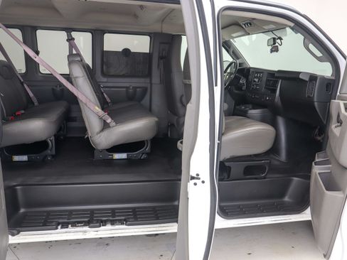 Used 2017 Chevrolet Express 3500 LS RWD image 12