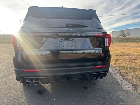 Used 2025 Ford Explorer ST image 4