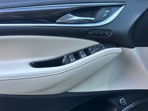 Used 2022 Buick Enclave Premium w/ Surround and Sites Package image 11