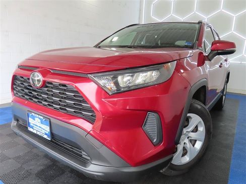 Used 2021 Toyota RAV4 LE FWD image 1