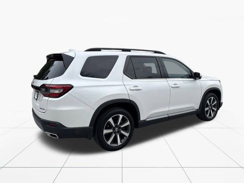 Used 2023 Honda Pilot Touring image 9