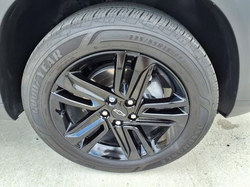 Used 2025 Chevrolet Trax ACTIV FWD image 7