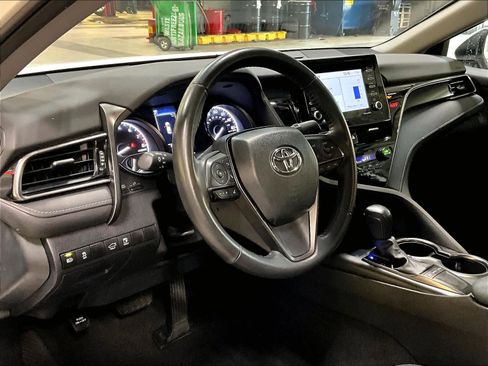 Used 2024 Toyota Camry SE image 8