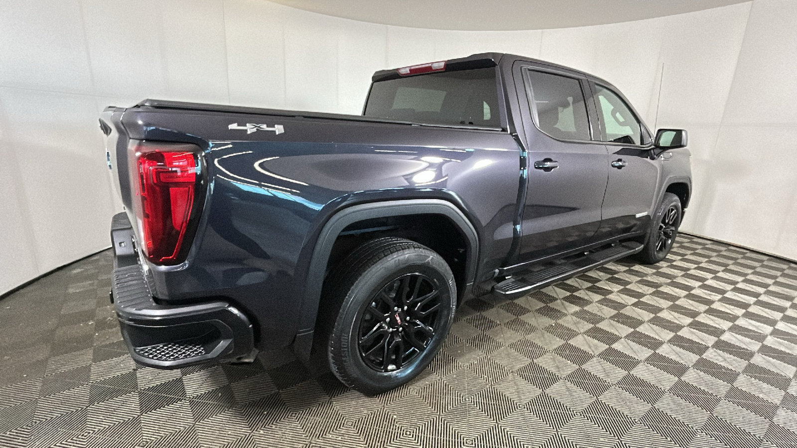 Used 2024 GMC Sierra 1500 Elevation AWD/4WD image 3
