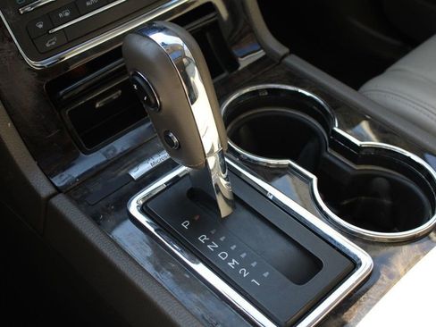 Used 2015 Lincoln Navigator 2WD image 28