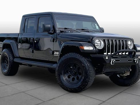 Used 2022 Jeep Gladiator Overland w/ Cold Weather Group AWD/4WD image 3