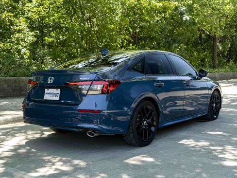 Used 2025 Honda Civic Sport image 9