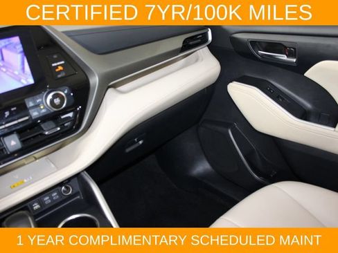 Used 2024 Toyota Highlander XLE AWD/4WD image 15
