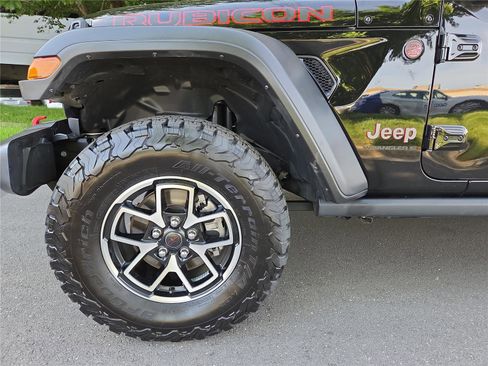 Used 2025 Jeep Wrangler Unlimited Rubicon w/ Safety Group AWD/4WD image 11