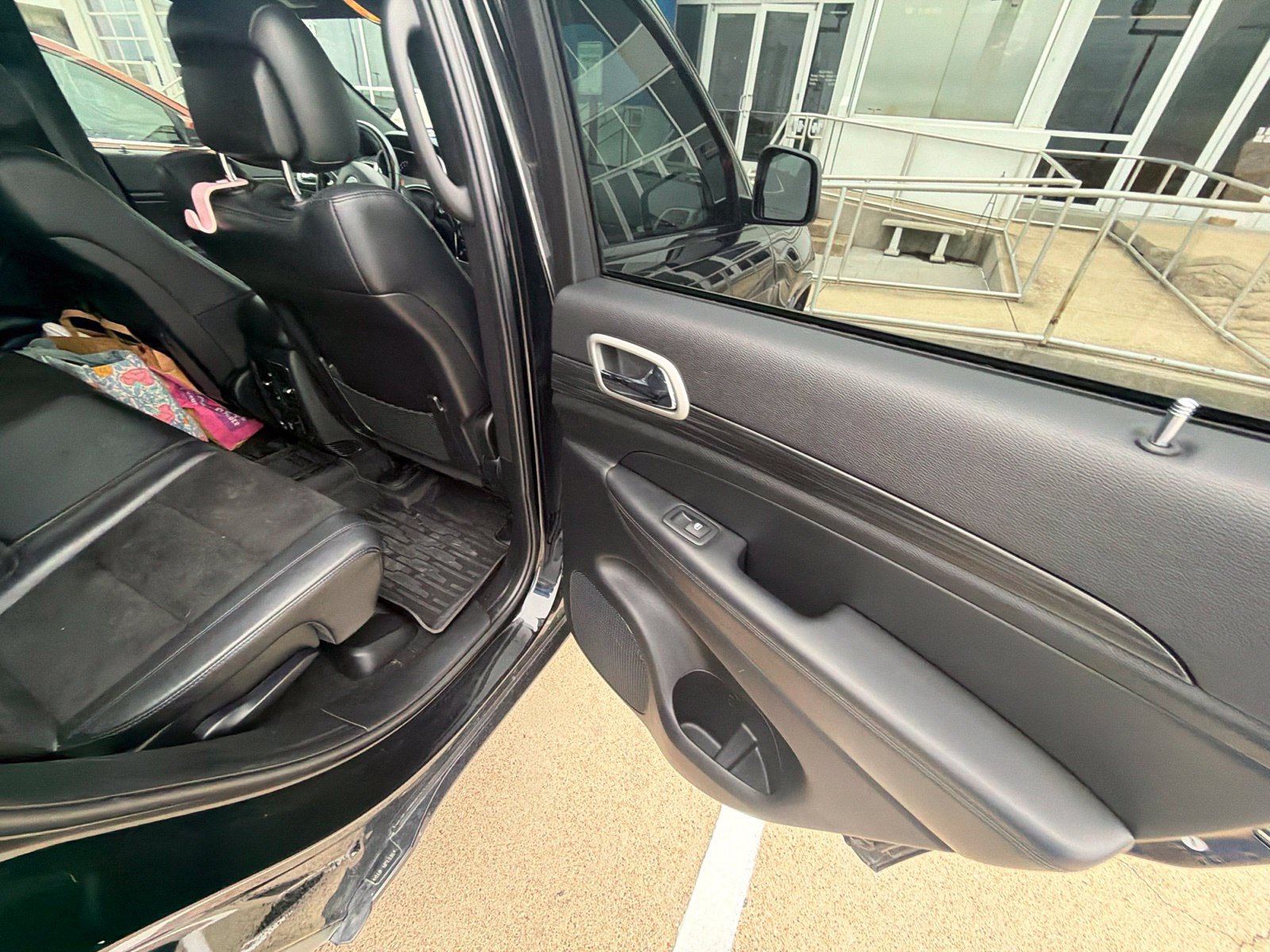 Used 2022 Jeep Grand Cherokee Laredo X AWD/4WD image 18