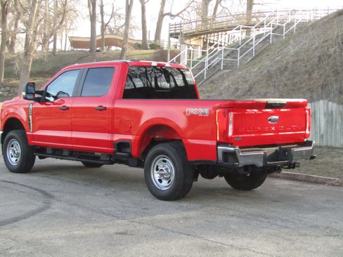 Used 2024 Ford F350 XL w/ FX4 Off-Road Package AWD/4WD image 2